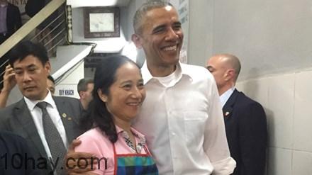 Tổng thống Obama cùng bà chủ quán bún chả tại Hà Nội