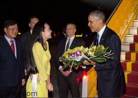 Tổng thống Obama tại sân bay Nội Bài