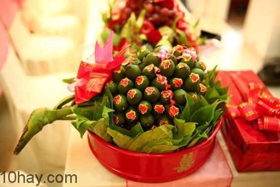 le-vat-dien-hinh-trong-mam-qua-cuoi