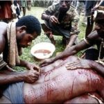 hủ tục kinh dị trên thế giới