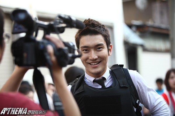 Chàng điệp viên Siwon trong phim Athena