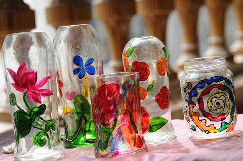 Độc đáo dùng nhựa tái chế làm đồ chơi cho trẻ