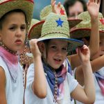 Trang phục có màu lá cờ Tổ quốc của các trẻ em Mỹ