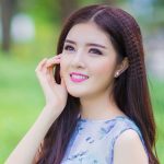 Xu hướng trang điểm 2017 - Mascara và eyeliner sáng màu
