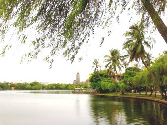 du lịch hút khách