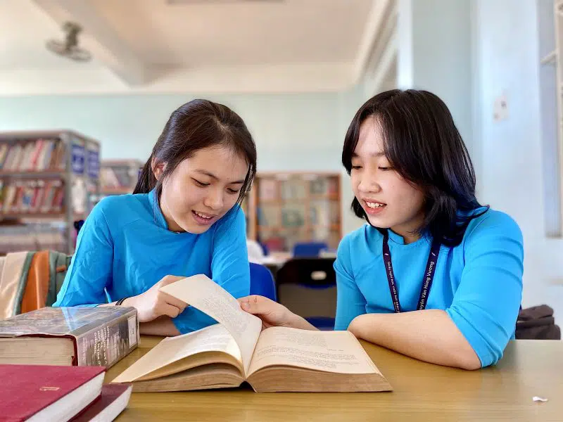 Đọc nhiều là thói quen của nhiều bạn học sinh giỏi 